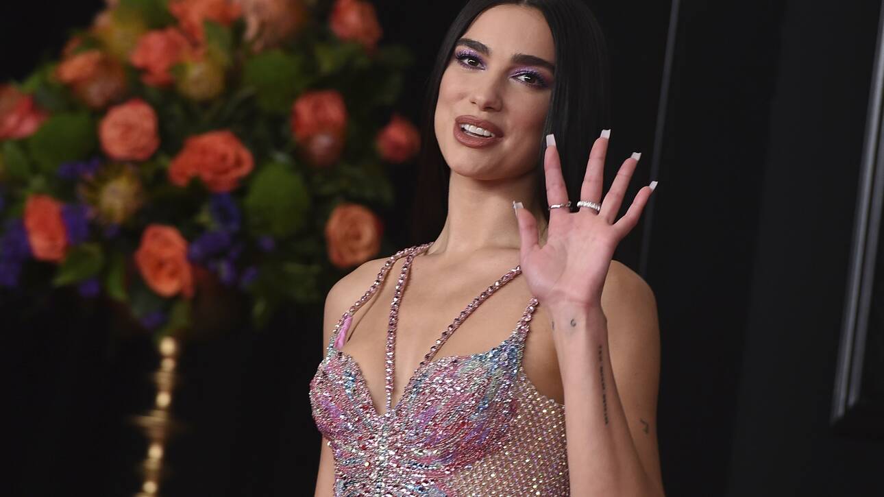 Η Dua Lipa είναι το νέο πρόσωπο του οίκου Versace