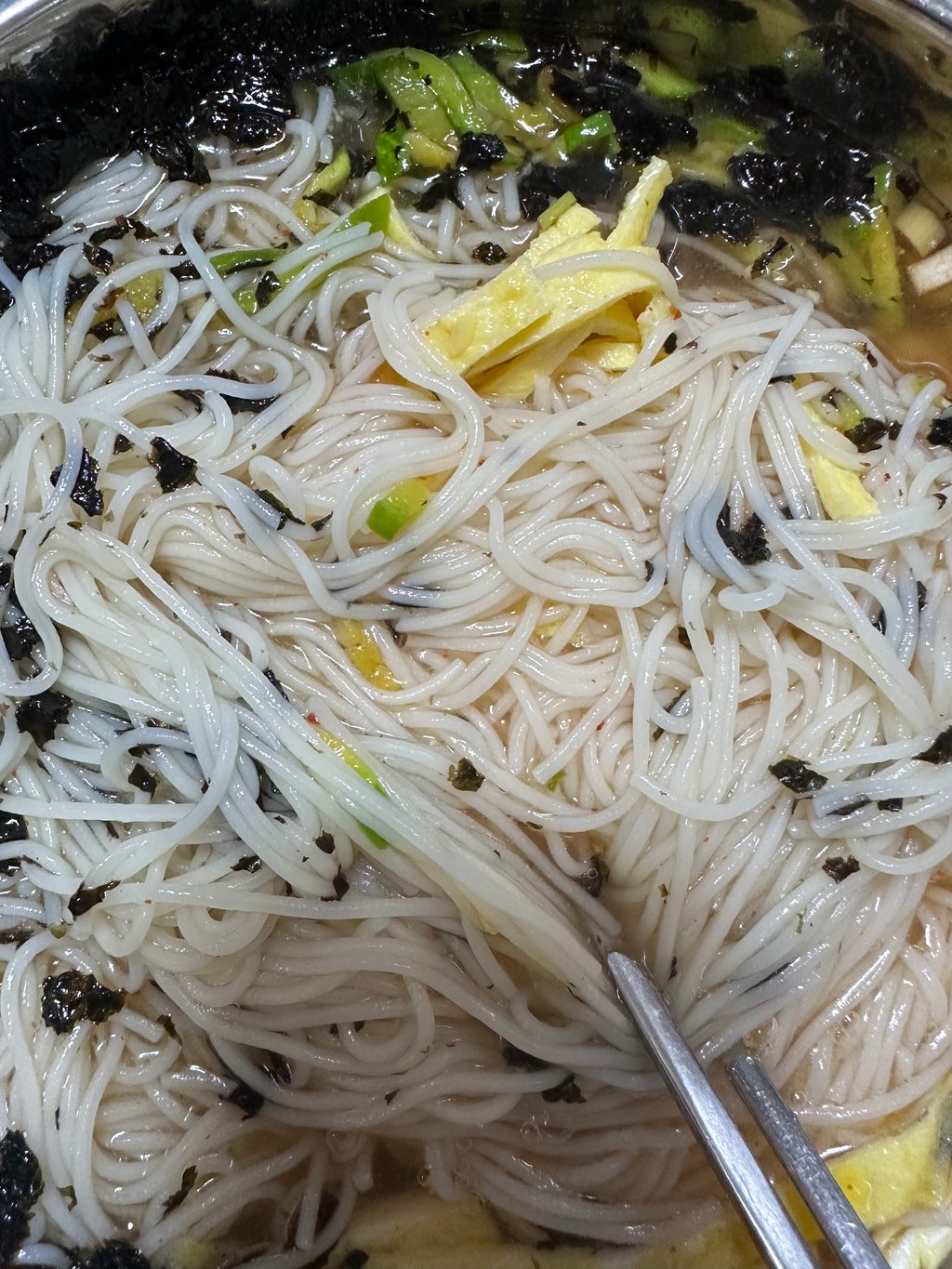 오늘점심 국수 먹을건데 보실래요