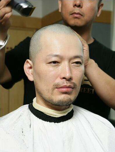 영화 속 역할을 위해 삭발을 하고 이슈가 된 배우 2