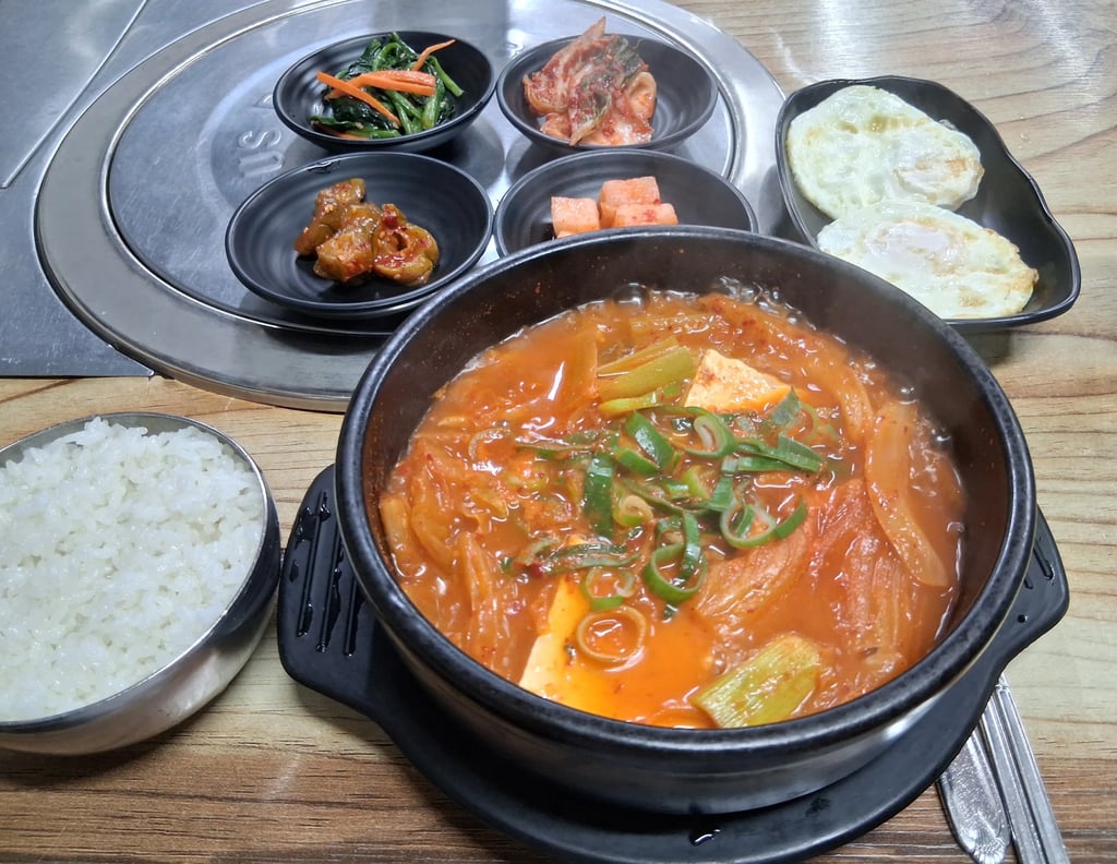 다들 맛점 나는 이제 김치찌개 ㅋㅋ