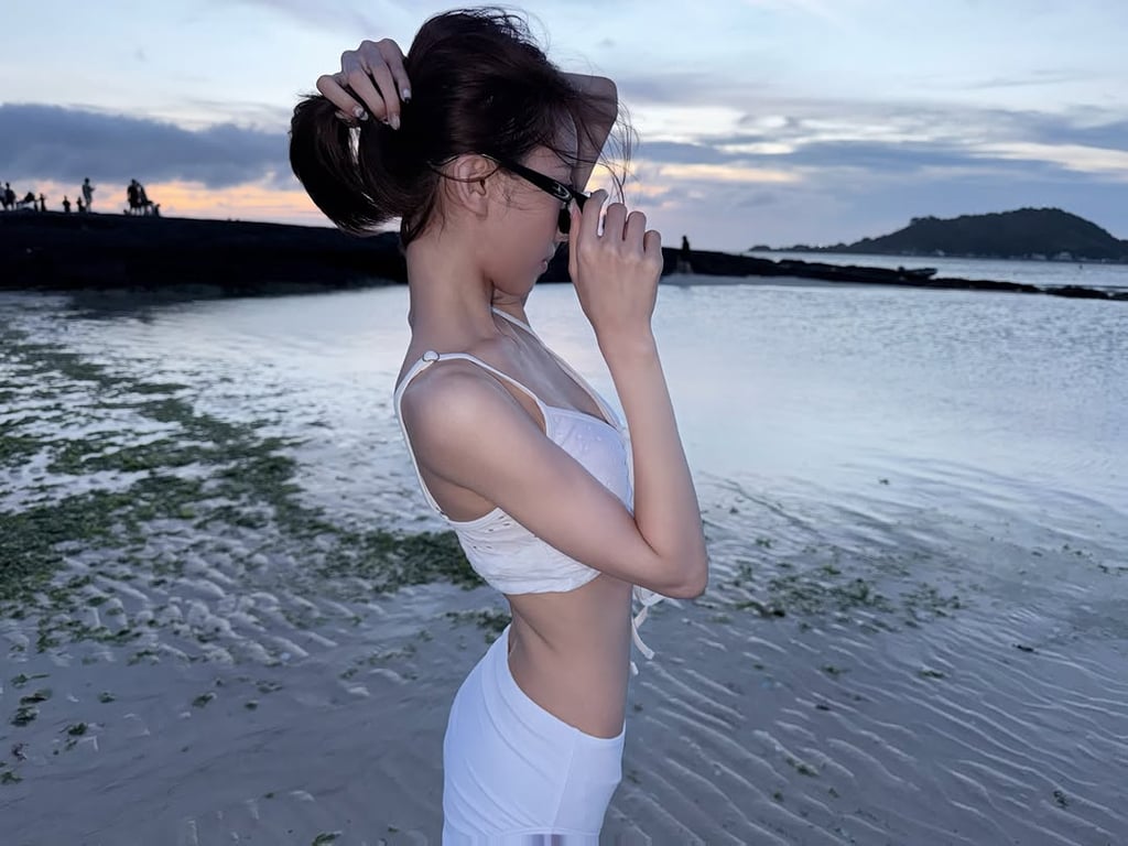 마른 아이돌 비키니 1