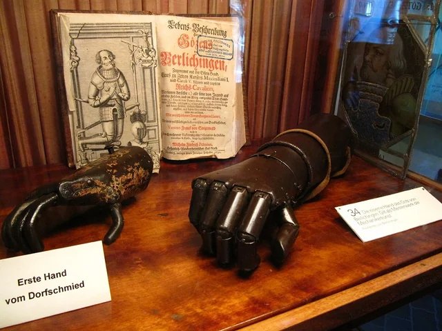 강철로 만든 1500년대 의수 6