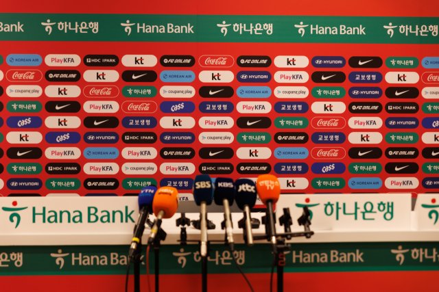 한국 대표팀 선수들, 언론과 접촉 줄이는 이유는?