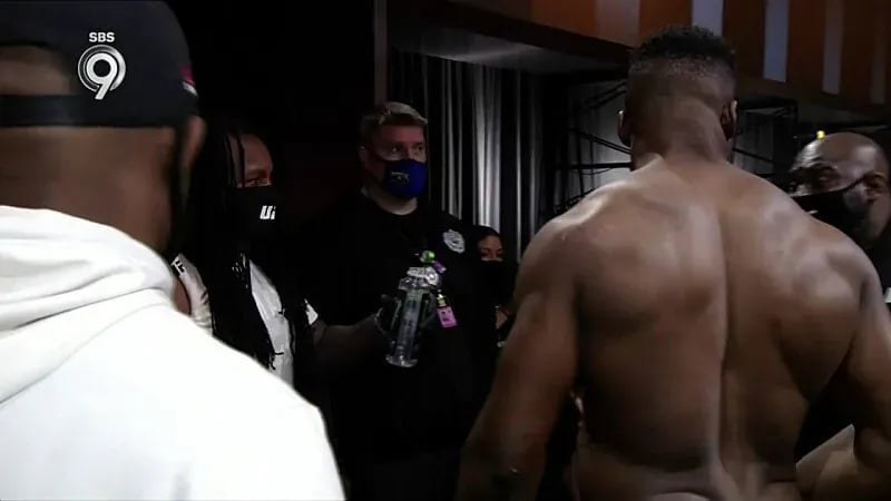 UFC 은가누 전성기시절 등근육 1