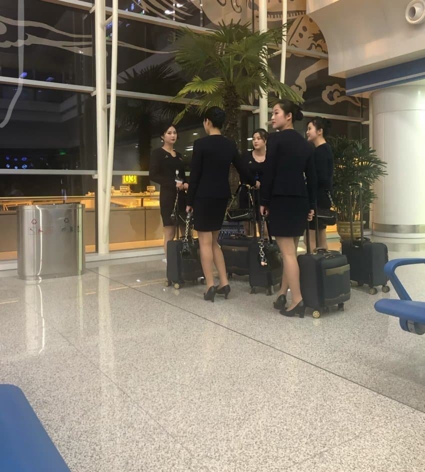 중국인이 몰래찍은 북한고려항공스튜어디스들 2
