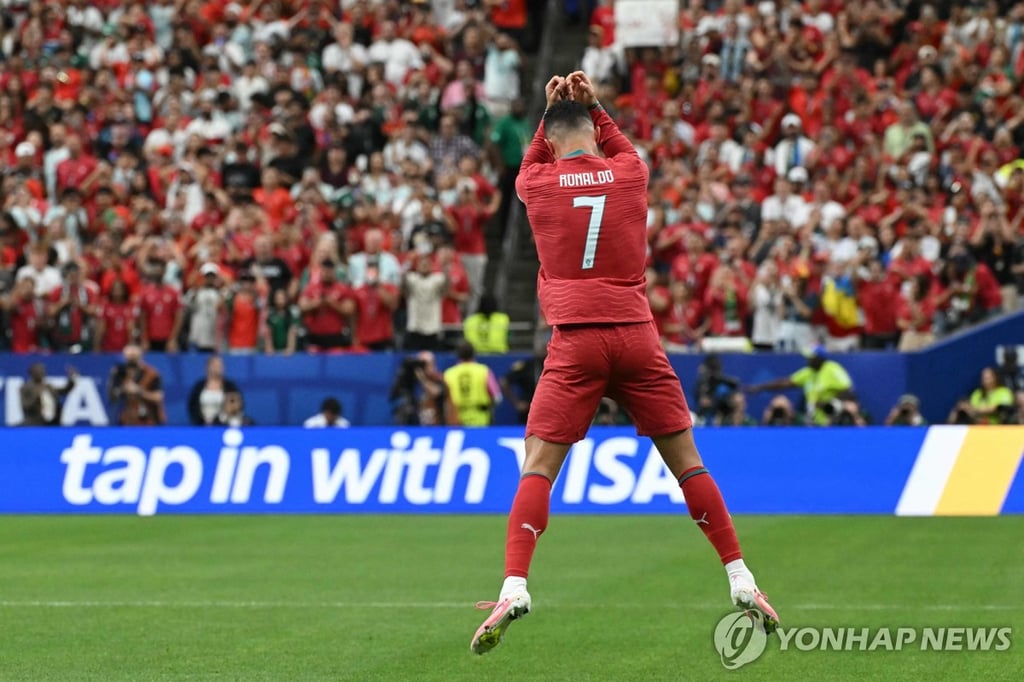 [월드컵] 호날두, 사상 첫 '6개 대회 득점'…포르투갈, 우즈베크 완파 2