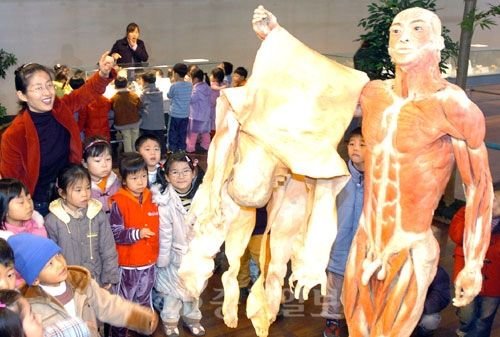혐주의) 현대사회에선 절대 전시 불가능했을 전시전 ㄷㄷ 6
