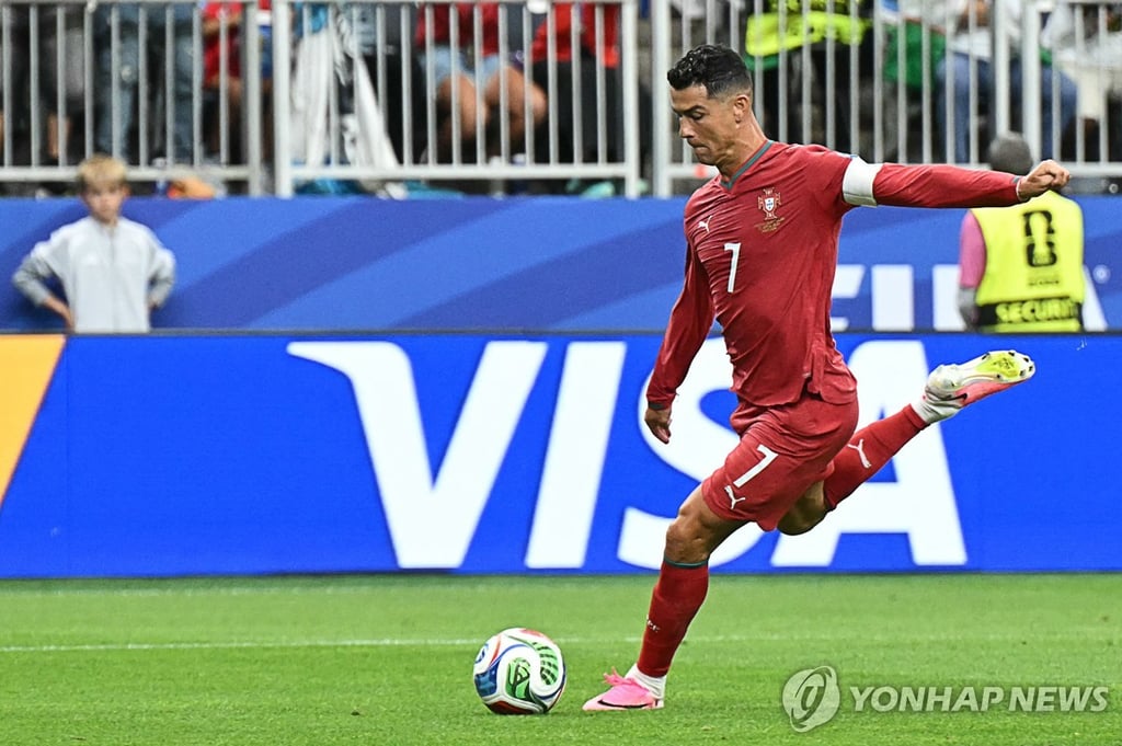 [월드컵] 호날두, 사상 첫 '6개 대회 득점'…포르투갈, 우즈베크 완파 3