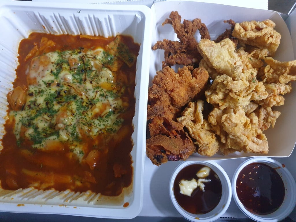 치킨이랑 떡볶이 고민하다가