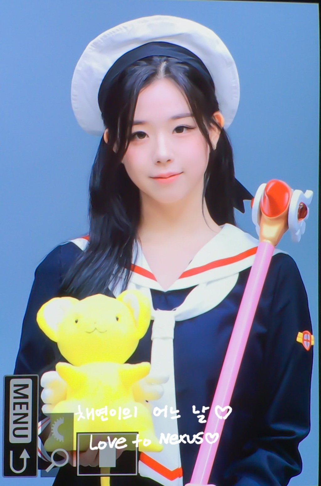 가슴에 가려진 김채연 외모 3