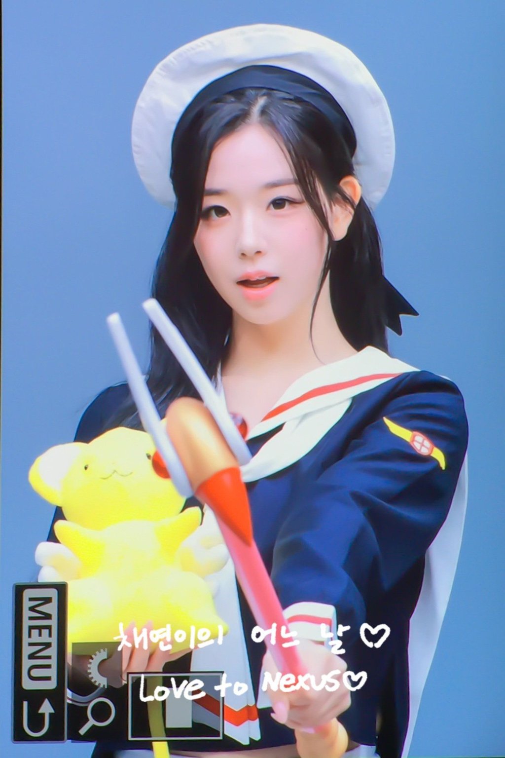 가슴에 가려진 김채연 외모 1