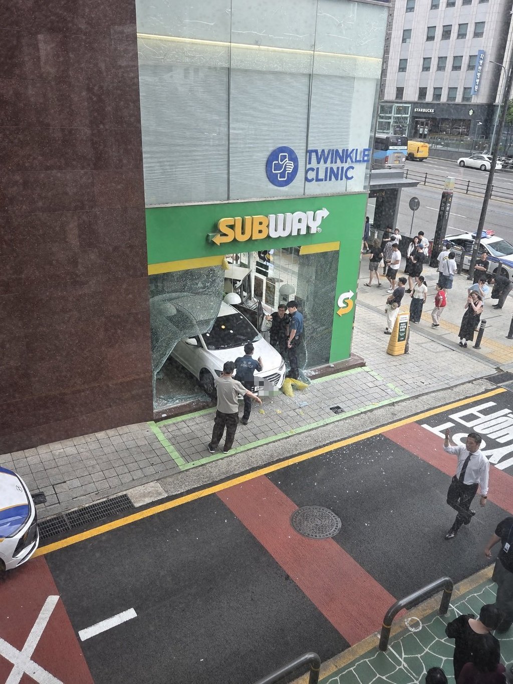 실시간 논현동 서브웨이 드라이브스루 오픈 2