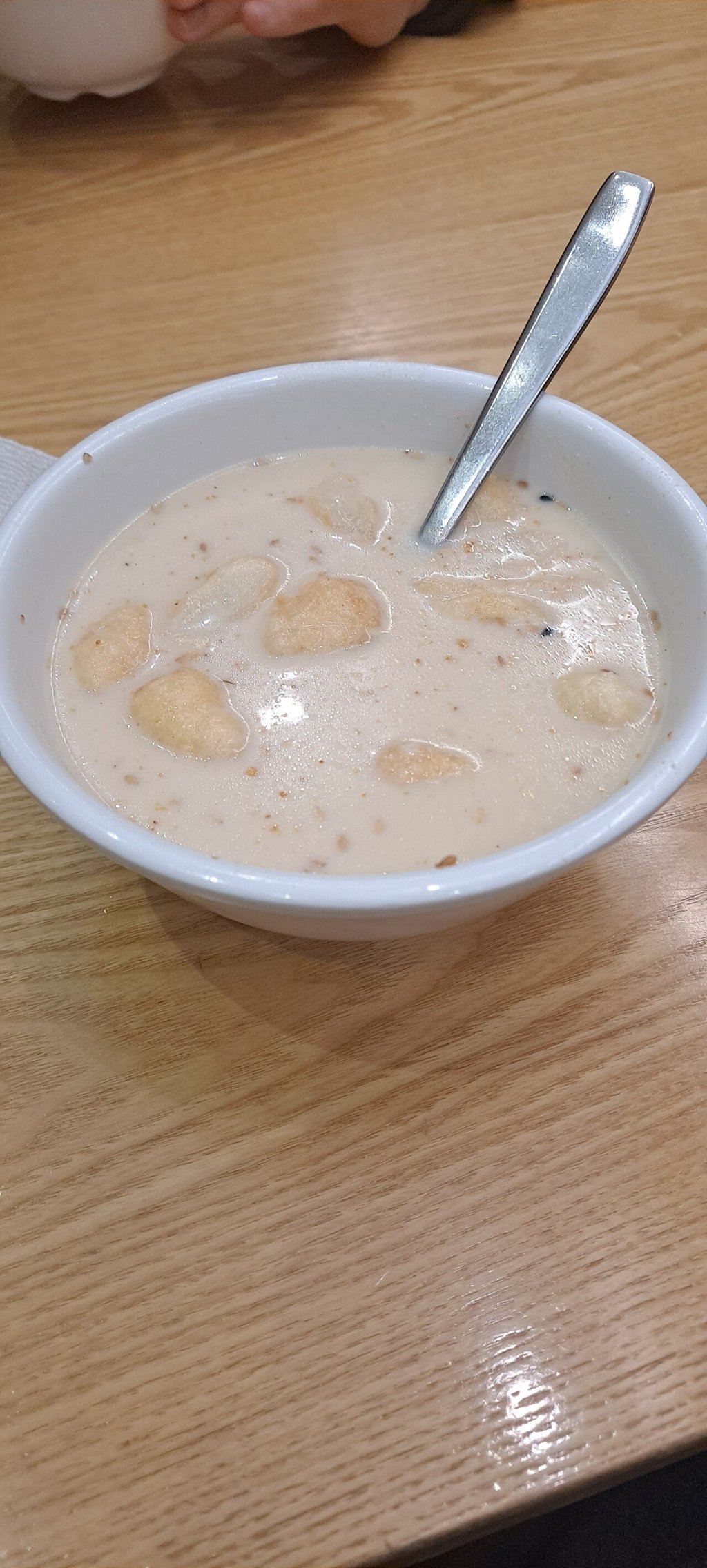 오후 간식으로 콩국 먹습니다
