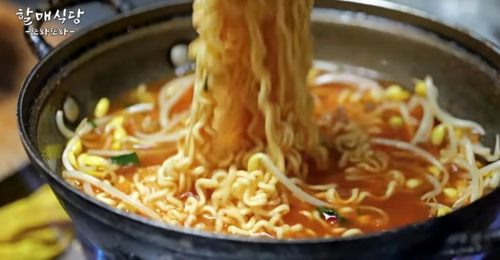 7천 원에 돈까스+김볶+라면 실화냐 ㄷㄷ 2