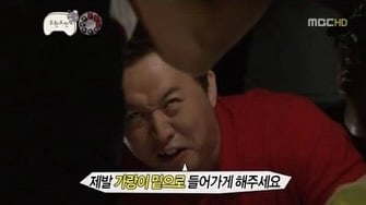 이라크 대통령의 조카를 자기 가랑이 사이에 들어가게 한 남자 10