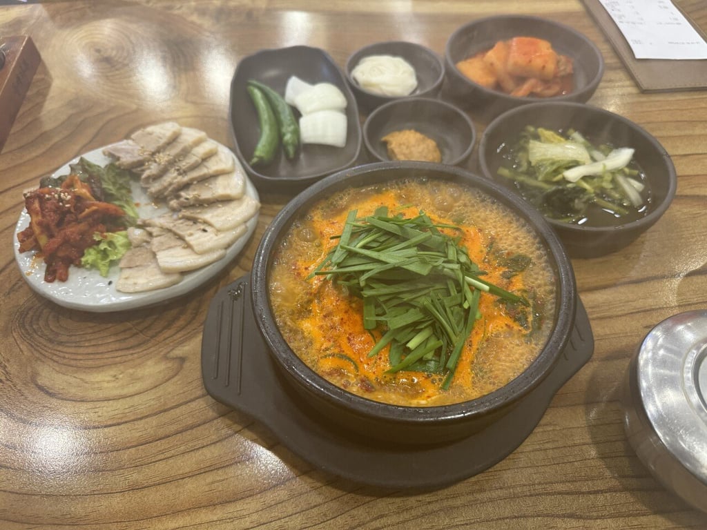 국밥 먹으러 왔습니다