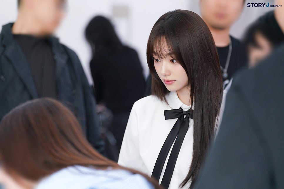 강미나 AALOK광고 비하인드컷 1