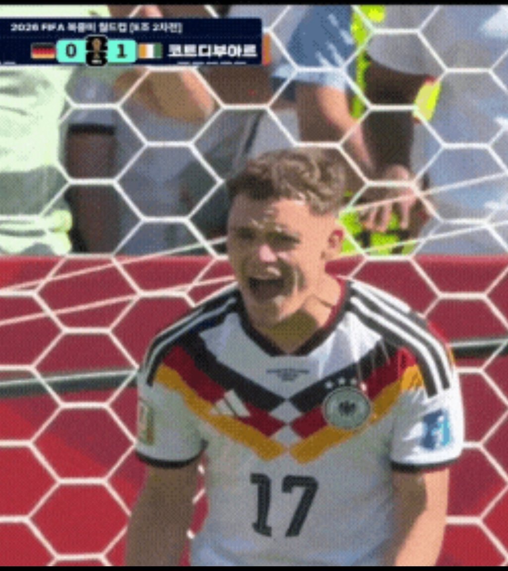 독일 전반 마지막 개아까운 비르츠 슛 2