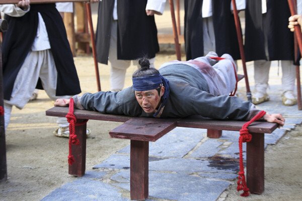 종놈들과 바람피며 남편을 죽인 폐급 아내 19