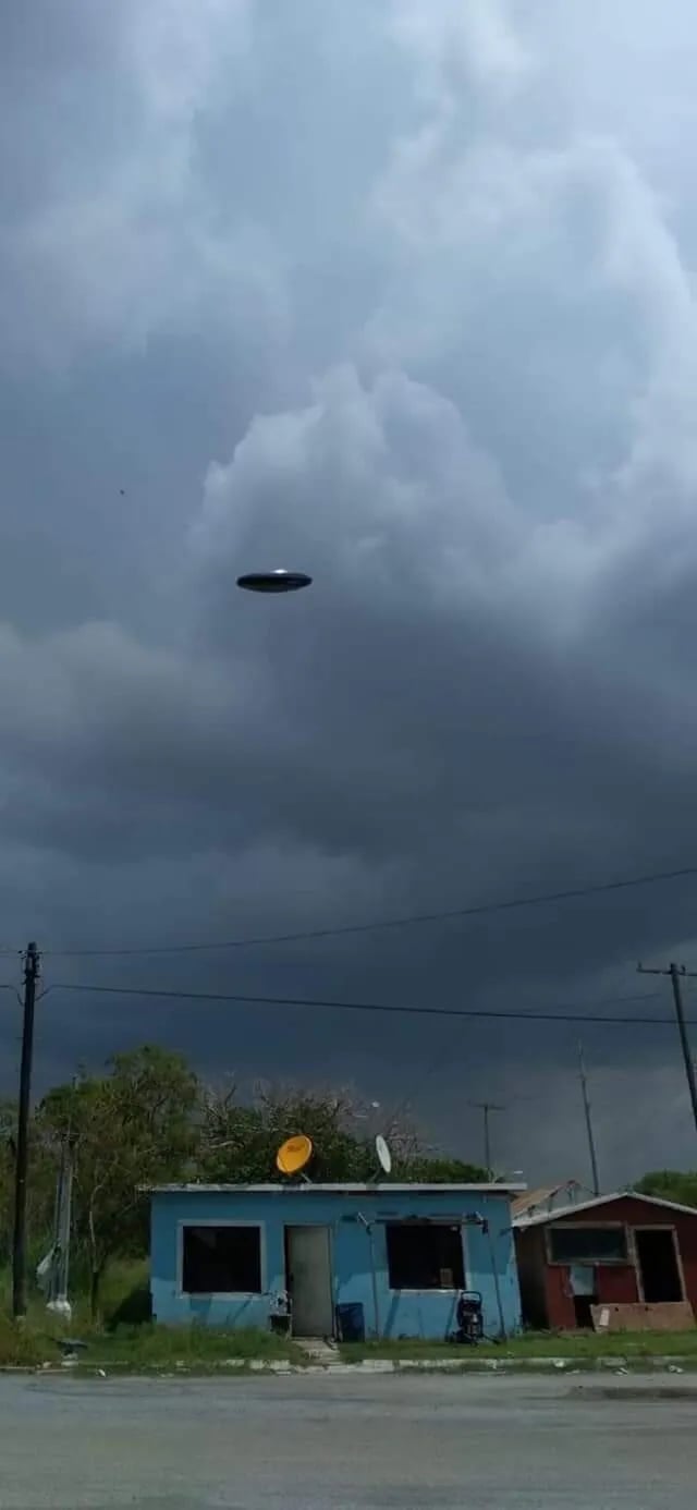 미 국방부가 최근에 공개한 금속 ufo와 똑같은 멕시코 ufo 4