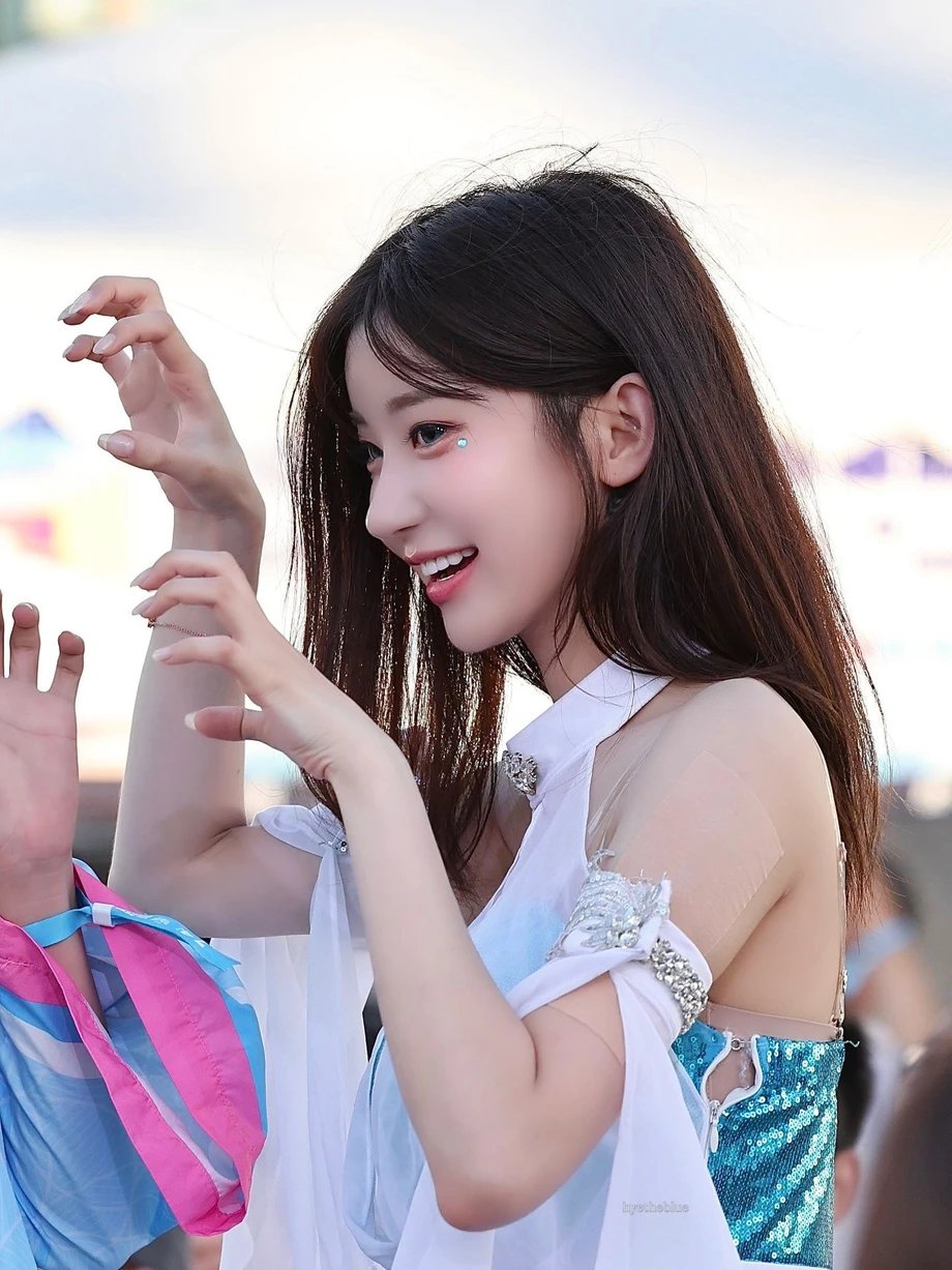 얘는 어떻게 가면갈수록 예뻐지냐