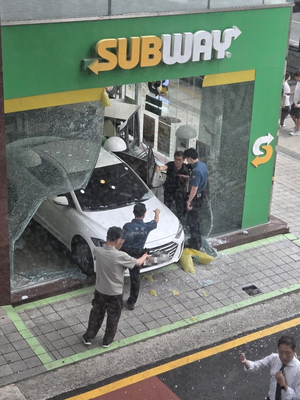 실시간 논현동 서브웨이 드라이브스루 오픈 1