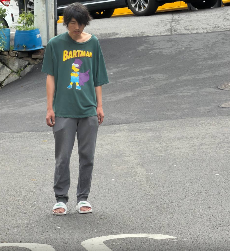 시발 집앞에 이렇게 30분째 서있는데?