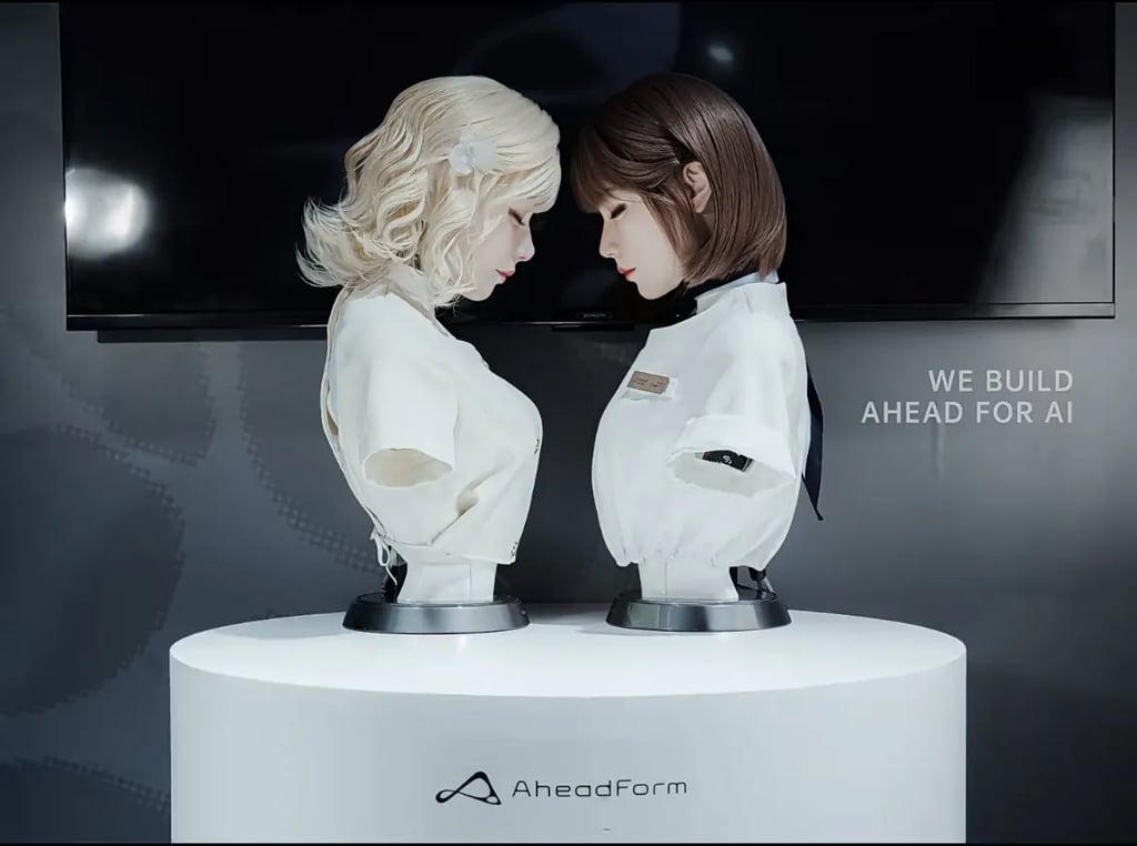 중국 컨퍼런스에서 공개한 2종류 ai 여성로봇 2