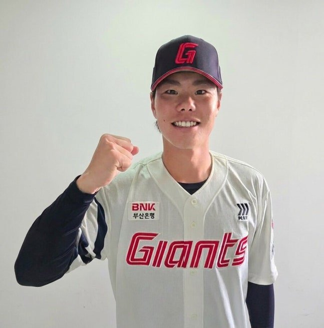 오피셜] 롯데 칼 뽑았다! 아쿼 교체 최고 153km 이이무라 영입