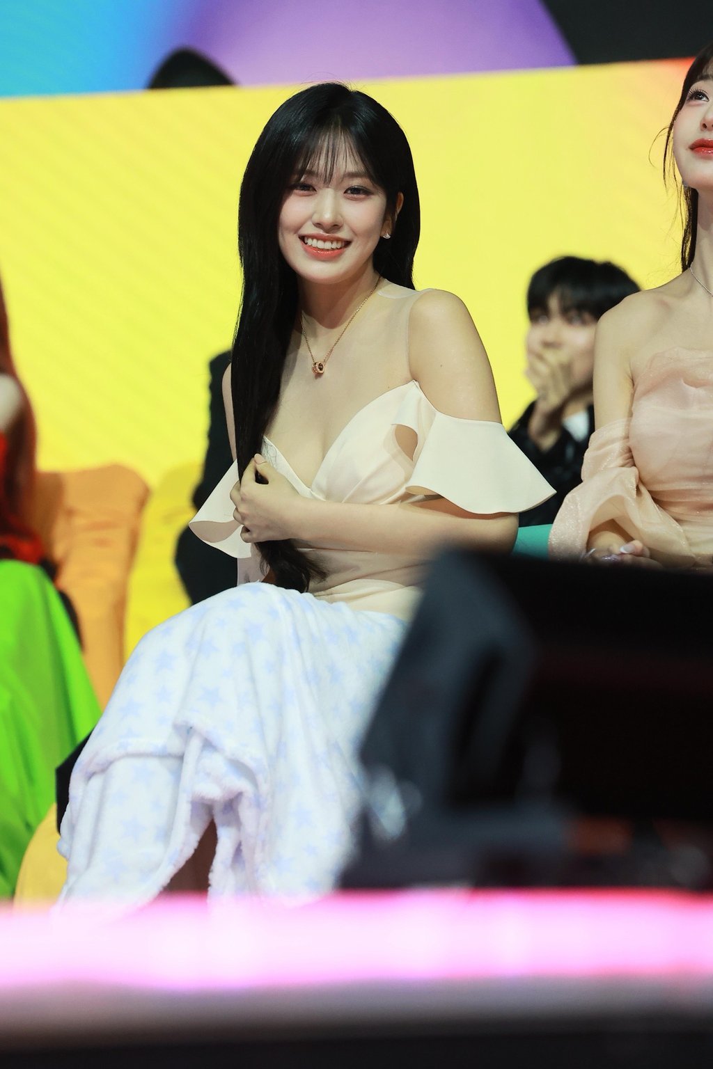 아이브 안유진 오프솔더 4