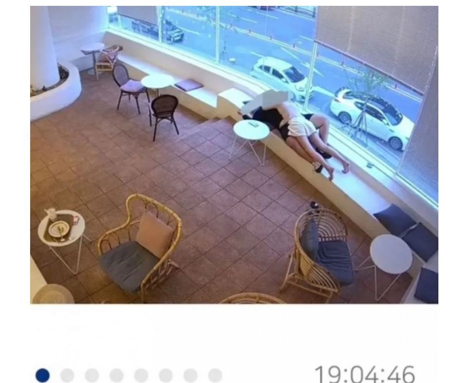 손님 사진을 박제한 카페 사장님 2