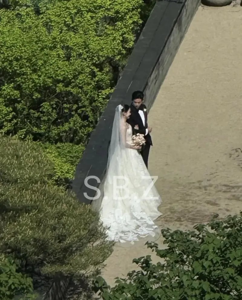 [단독] 옥택연, 10년 열애 결실 맺었다..어제(24일) 신라호텔 결혼+비밀결혼식 현장 상황 ㅋㅋㅋㅋ 3