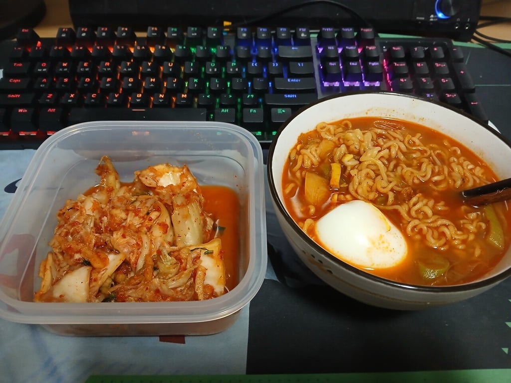 아침부터 라면한사발