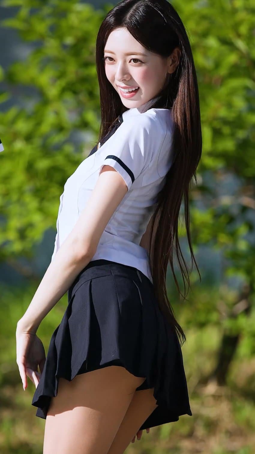 유나 교복에 응디
