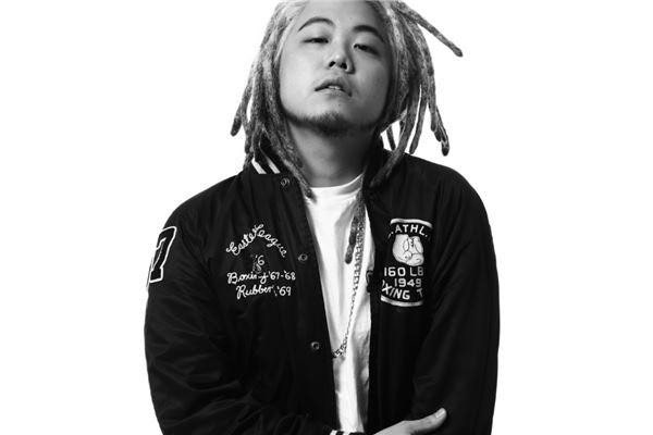 얘 지금 무슨 경기함 ???