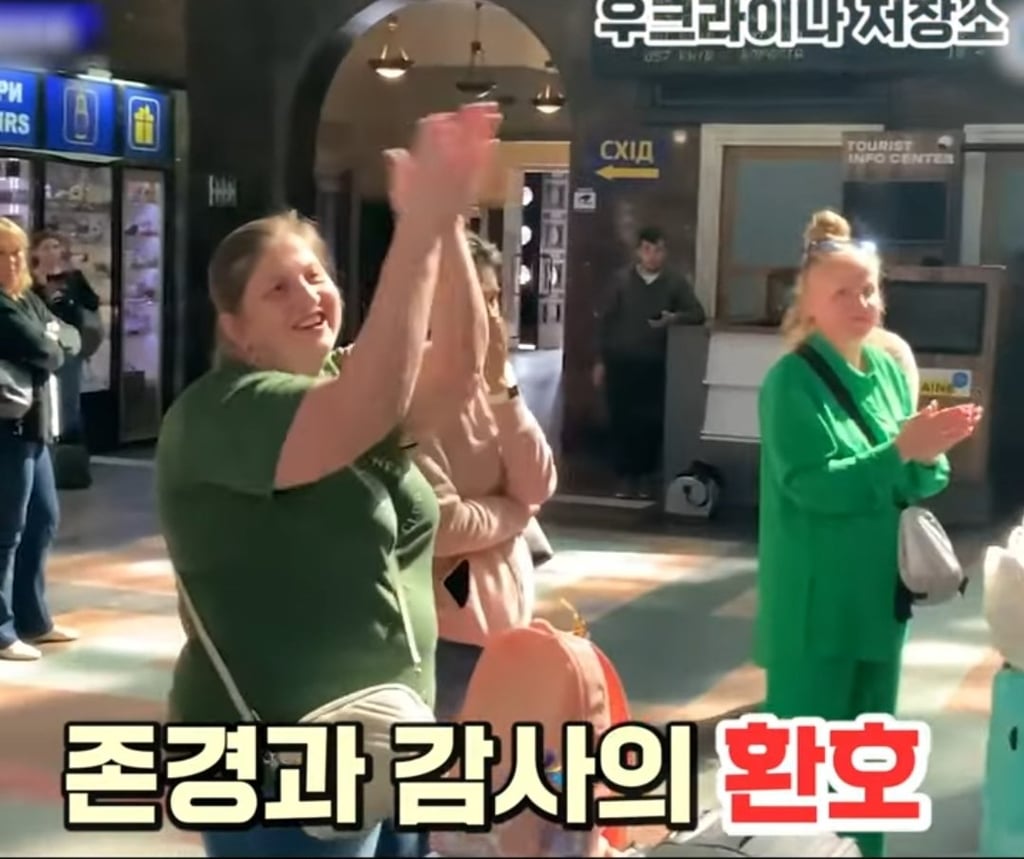 지하철에서 자리양보받는 군인 12