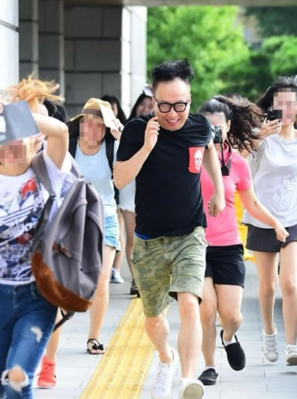 사인해 주기 싫어 도망 다니는 연예인ㅋㅋㅋㅋㅋ 6