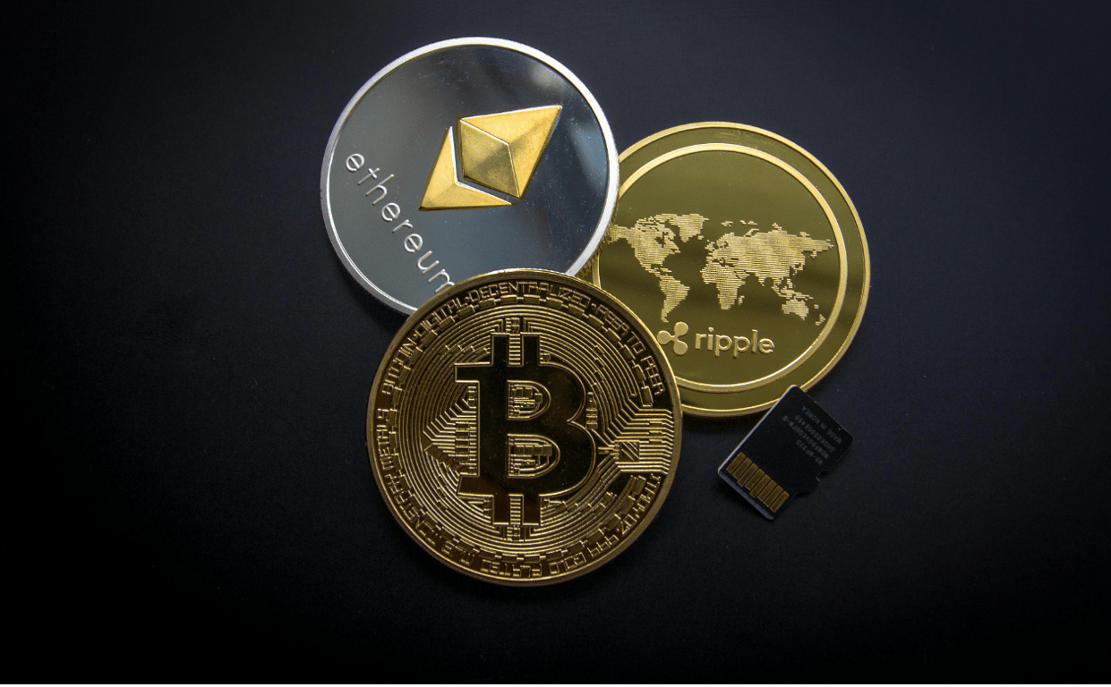 Bitcoin vs. AI: The Two Tech Giants Driving 2025’s Investment Boom