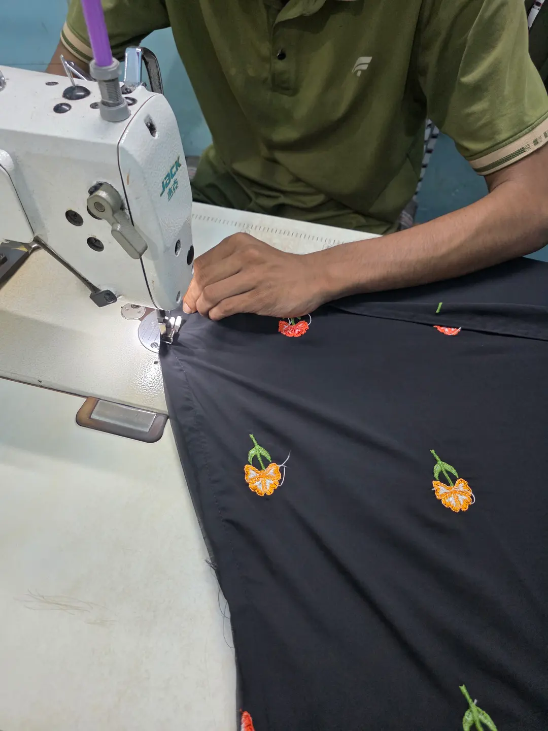 নিজস্ব কারখানায় প্রোডাক্ট তৈরী