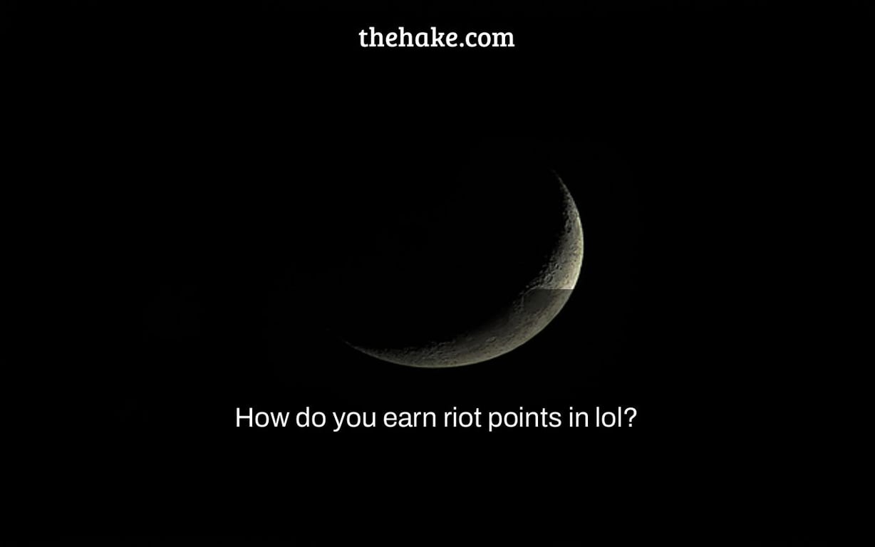 How do you earn riot points in lol?