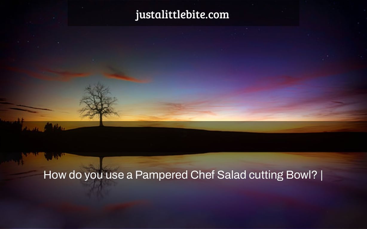 How do you use a Pampered Chef Salad cutting Bowl? |