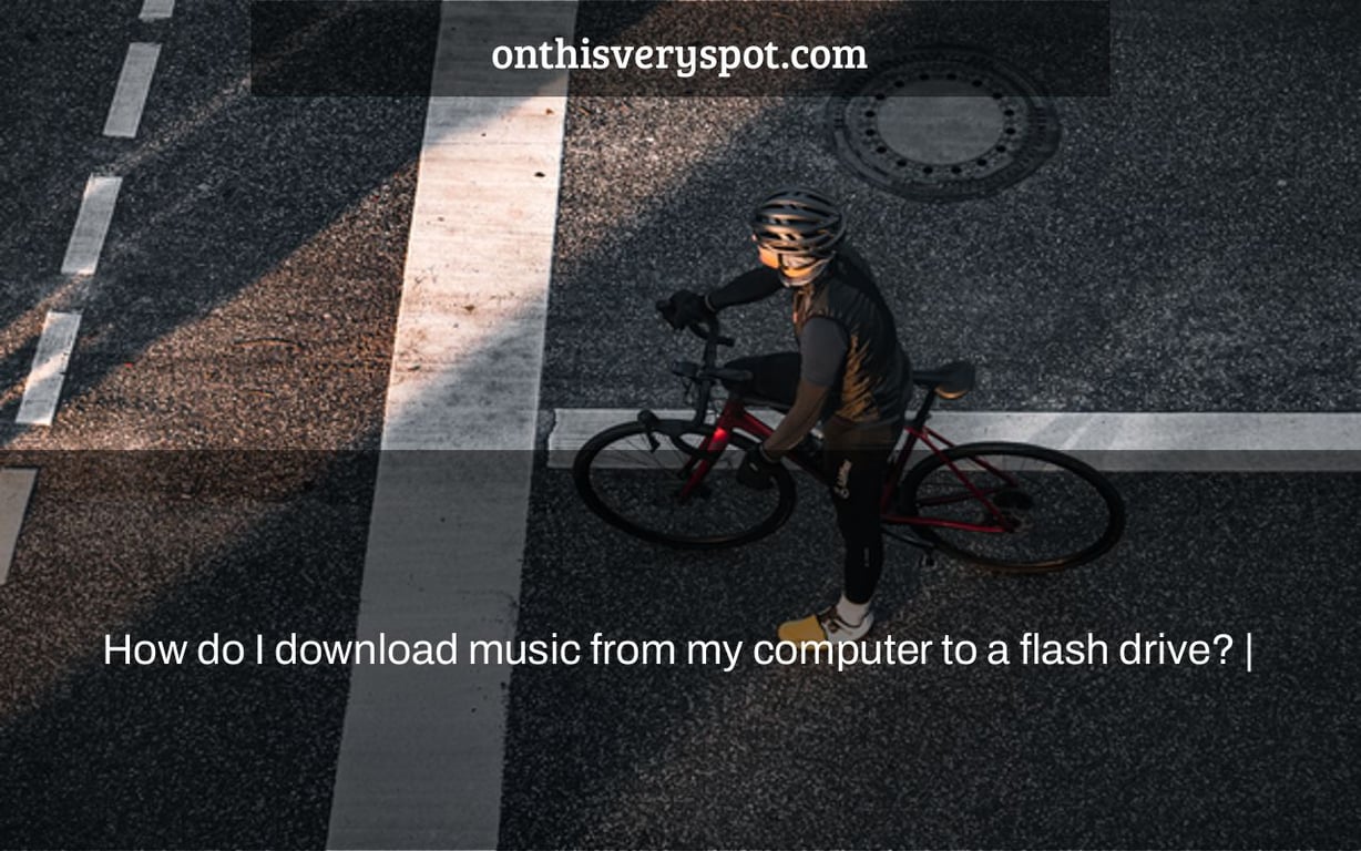How do I download music from my computer to a flash drive? |