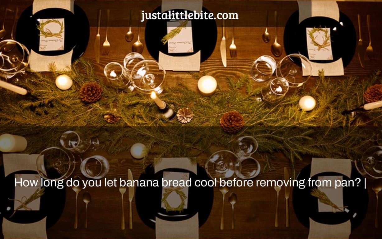 How long do you let banana bread cool before removing from pan? |