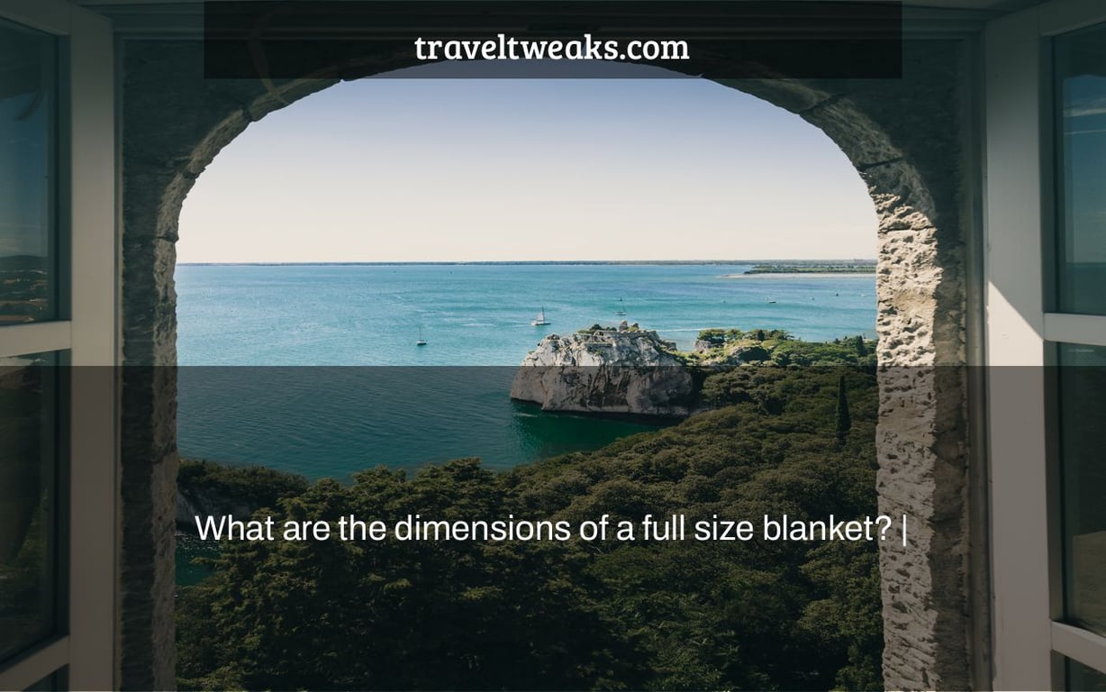 What are the dimensions of a full size blanket? |