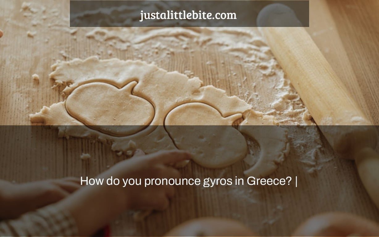 How do you pronounce gyros in Greece? JustALittleBite