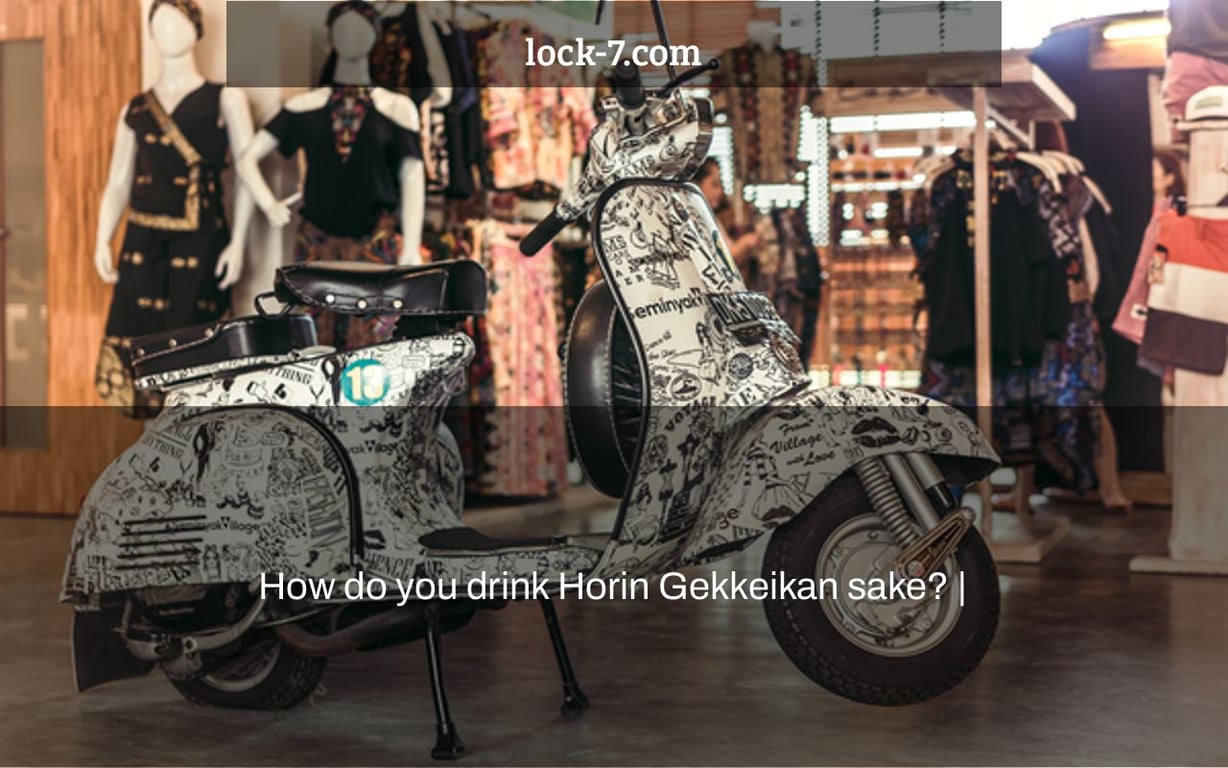 How do you drink Horin Gekkeikan sake? |