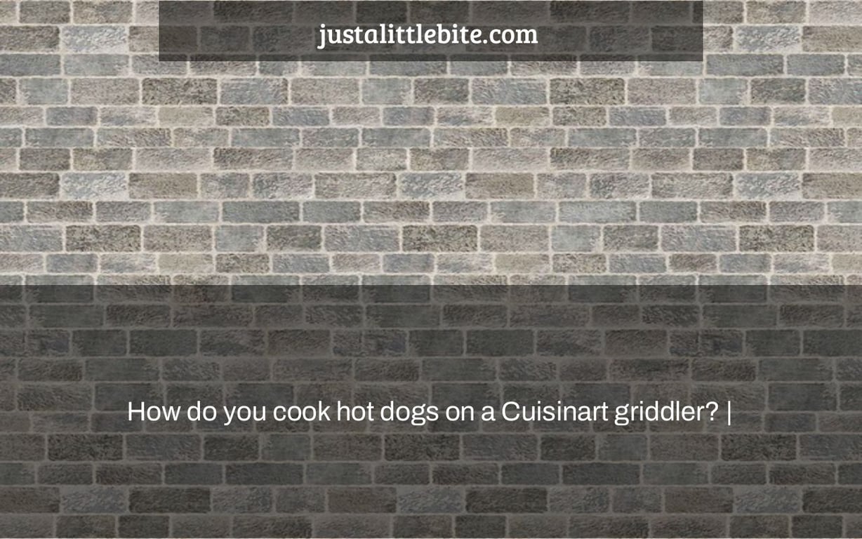 How do you cook hot dogs on a Cuisinart griddler? |