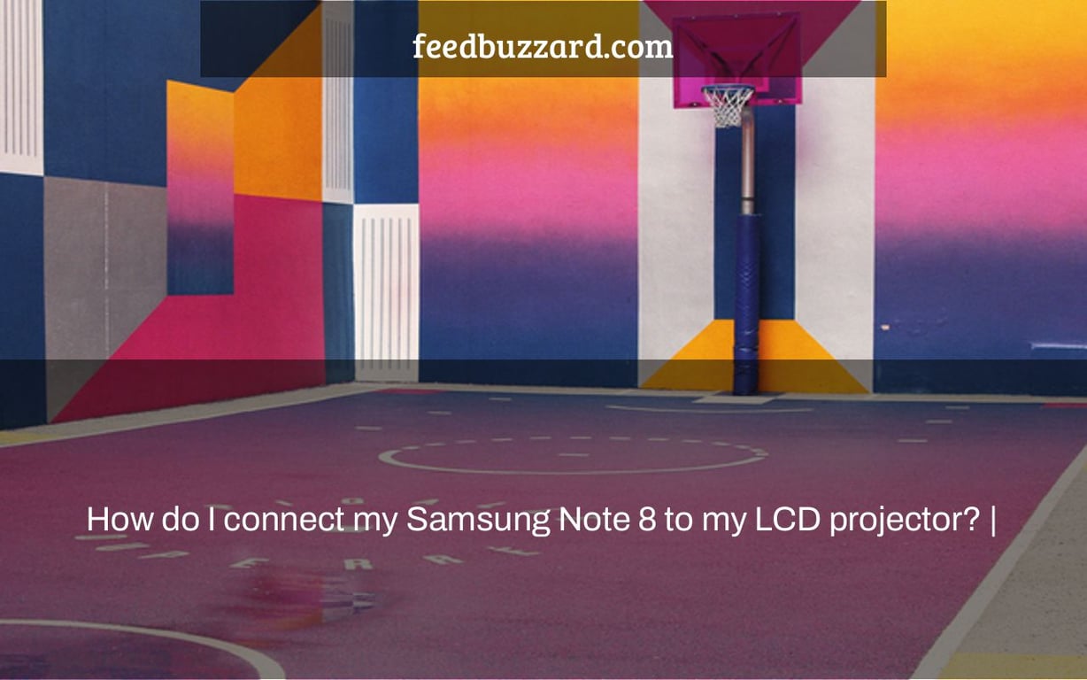 How do I connect my Samsung Note 8 to my LCD projector? |