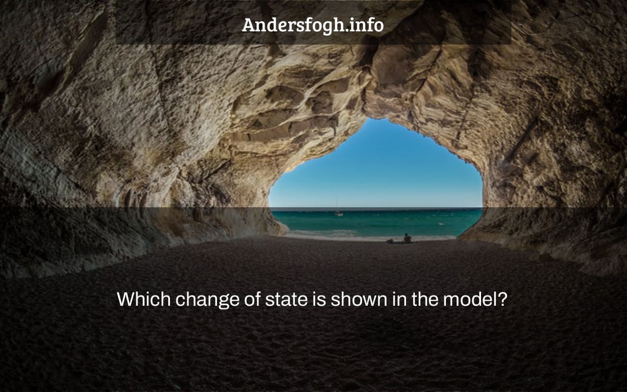 Which change of state is shown in the model?