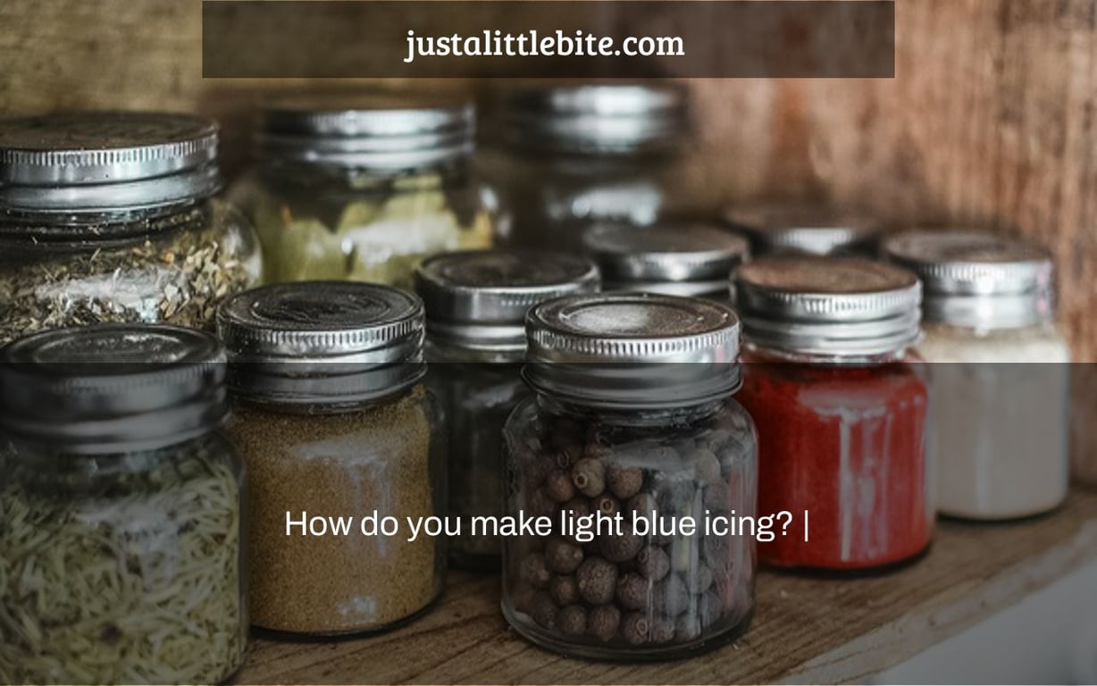 How do you make light blue icing? |